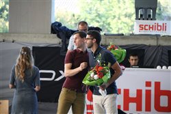 Umarmungen, Ehrungen und Emotionen Umarmungen, Ehrungen und Emotionen