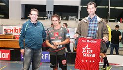 Mobiliar übergibt das Topscorer-Shirt Mobiliar übergibt das Topscorer-Shirt