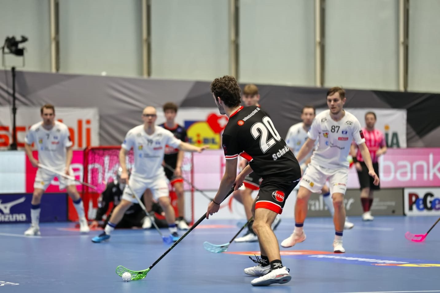 PASCAL SCHMUKI WECHSELT ZUM SCHWEDISCHEN MEISTER